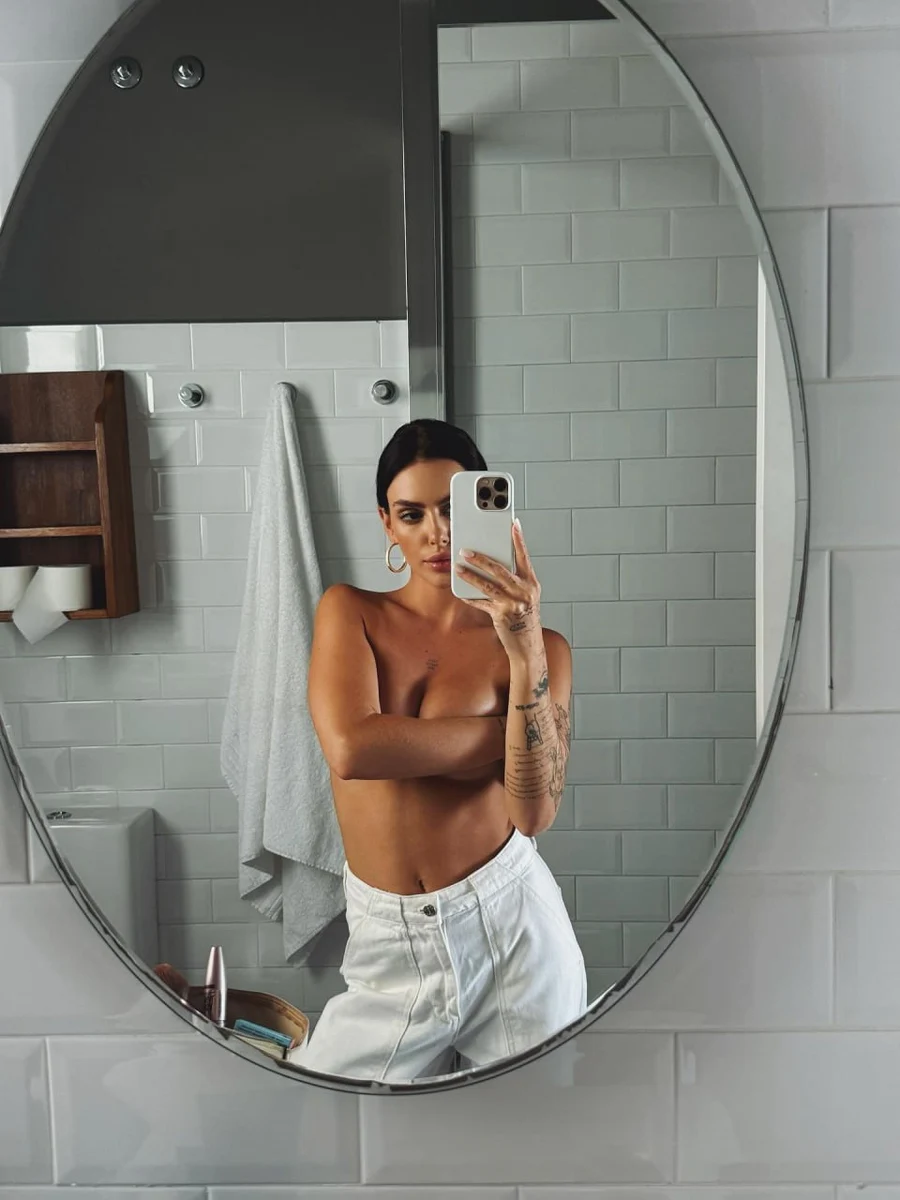 Camilla escort in Dubai