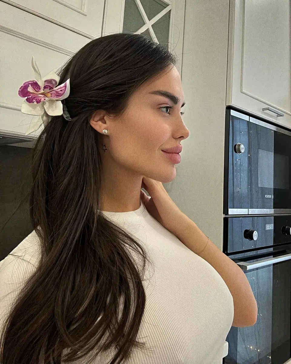 Julia escort in Dubai