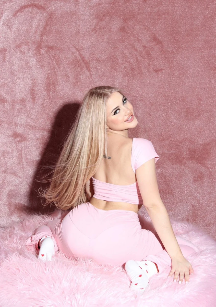 Vasilisa escort in Dubai